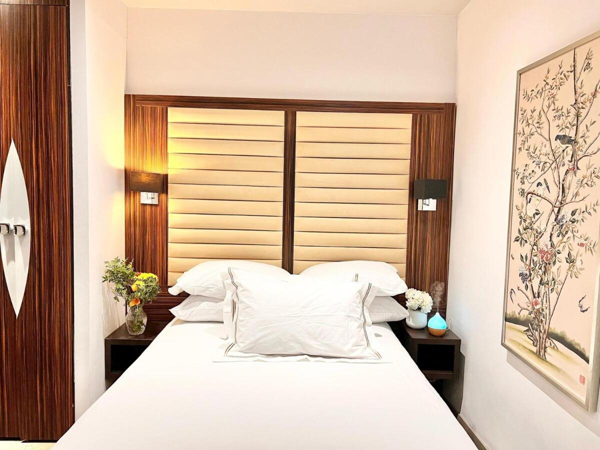 Boutique For Two 105 *
